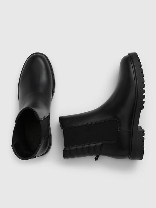 Chelsea Boots Product Image