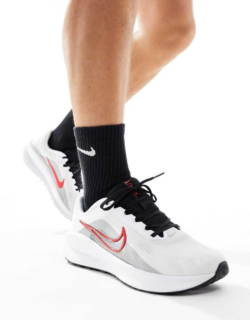 NIKE Downshifter 13 Sneakers In White And Red In Photon Dust Product Image