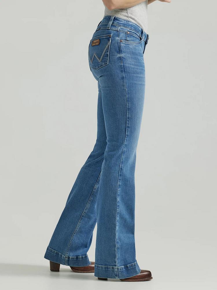 Wrangler Retro® Ladies' Mae MR Wide Leg Trouser Jeans in Eva Product Image