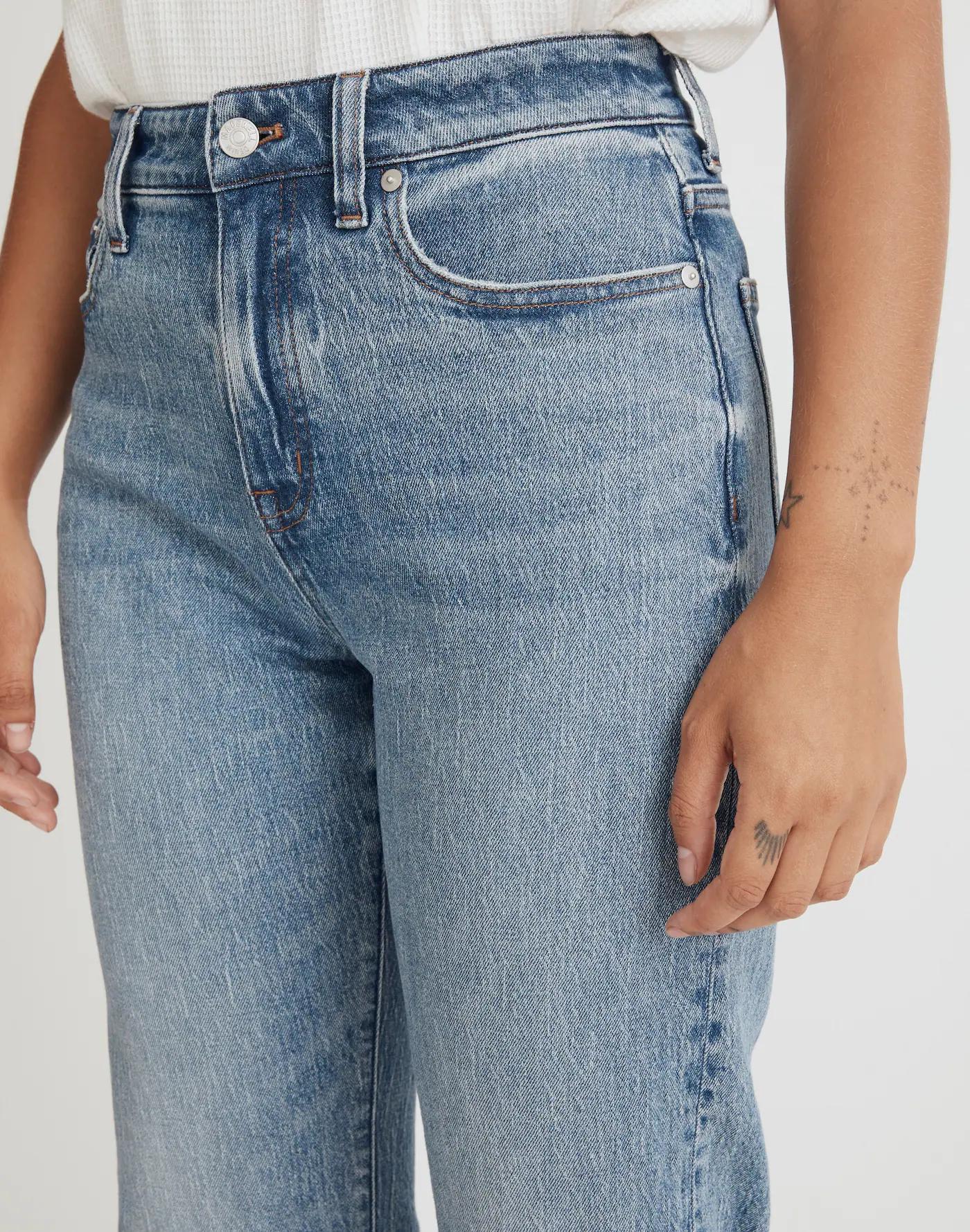 The Curvy '90s Straight Jean Product Image