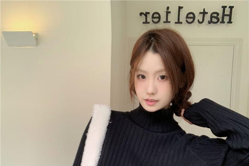 Long-Sleeve Turtleneck Plain Ribbed Sweater Product Image