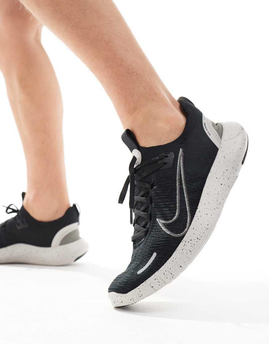 NIKE Free Run Nn Sneakers In Black And Gray Product Image