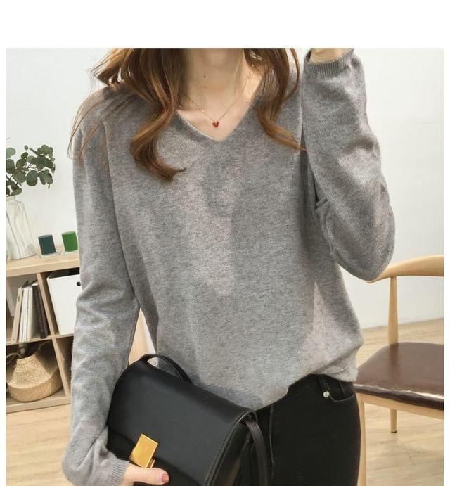 Long-Sleeve V-Neck Plain Knit Top Product Image