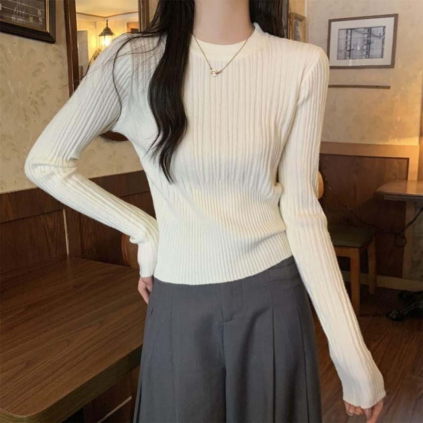 Long-Sleeve Round Neck Plain Slim Fit Crop Knit Top Product Image