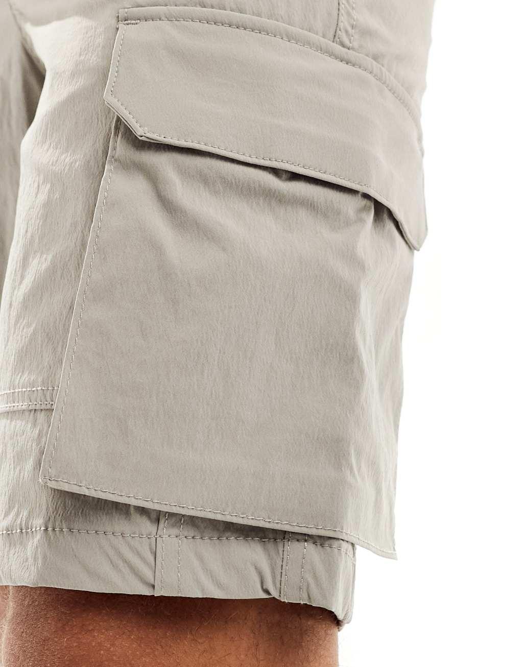 ADPT technical cargo short in light gray Product Image