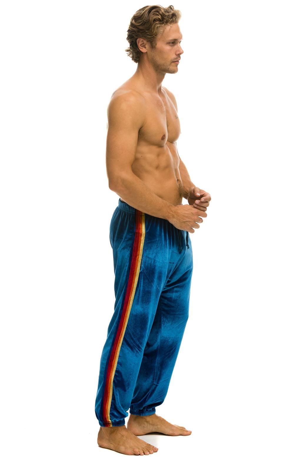 CLASSIC VELVET SWEATPANTS - VINTAGE BLUE Male Product Image