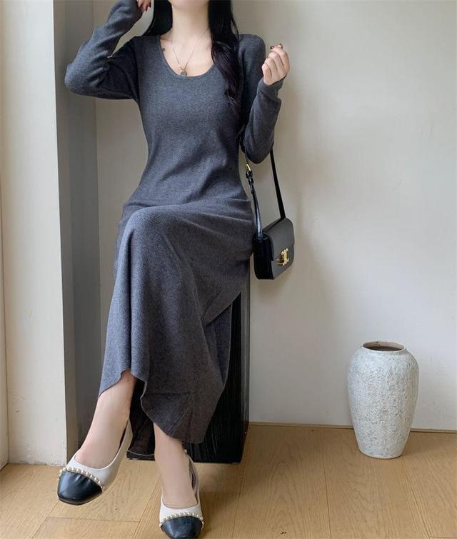 Long-Sleeve Scoop Neck Plain Midi A-Line Knit Dress Product Image