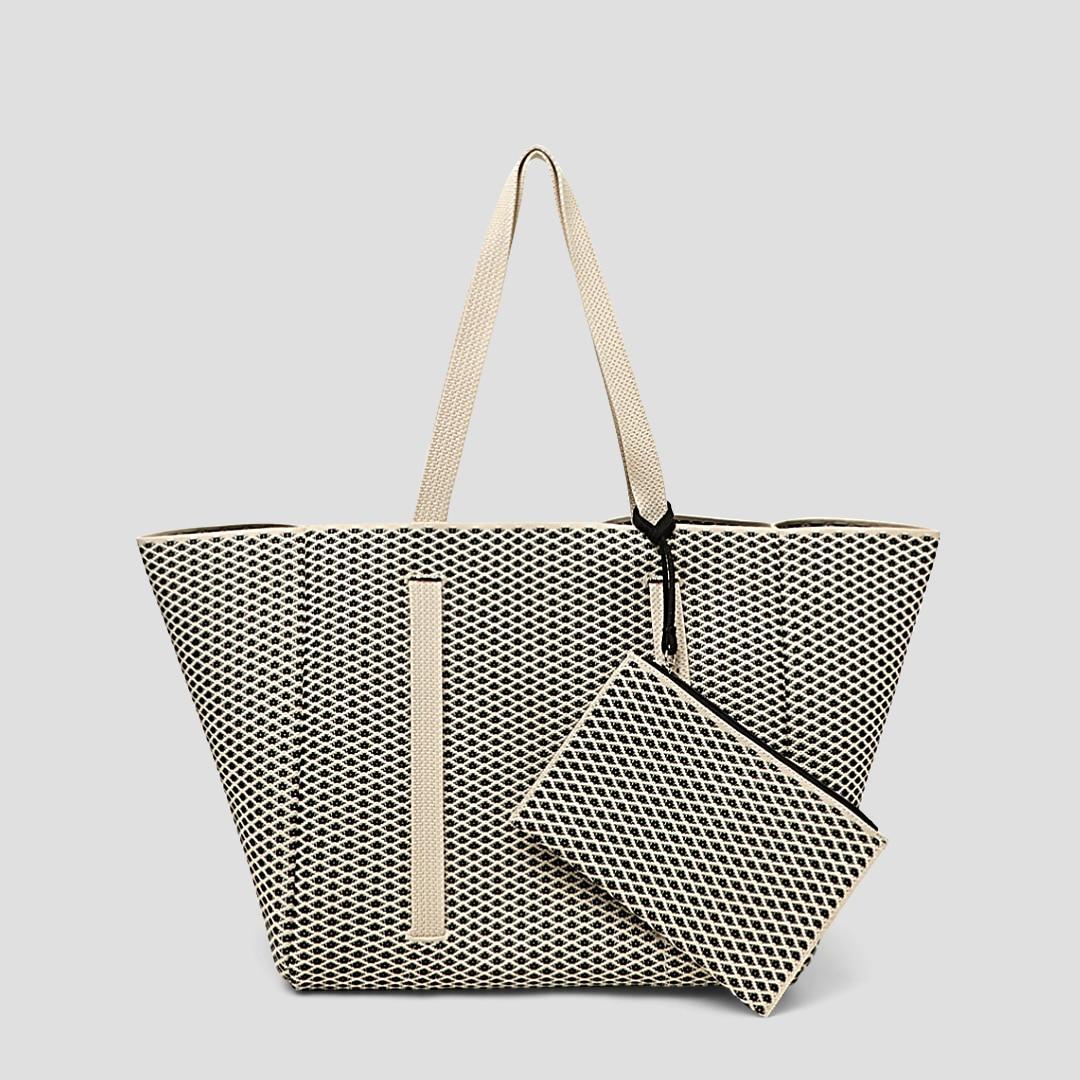 The Lightweight Tote (Hallie) Product Image