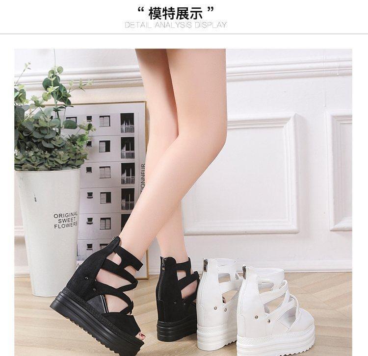 Platform Wedge Plain Sandals Product Image