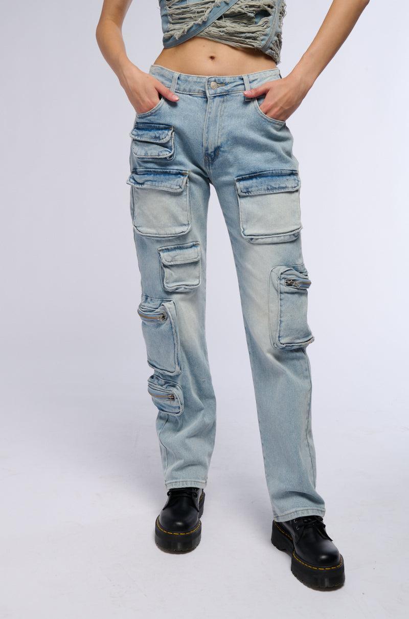 ALL OVER POCKET DETAIL RELAXED FIT JEANS Product Image