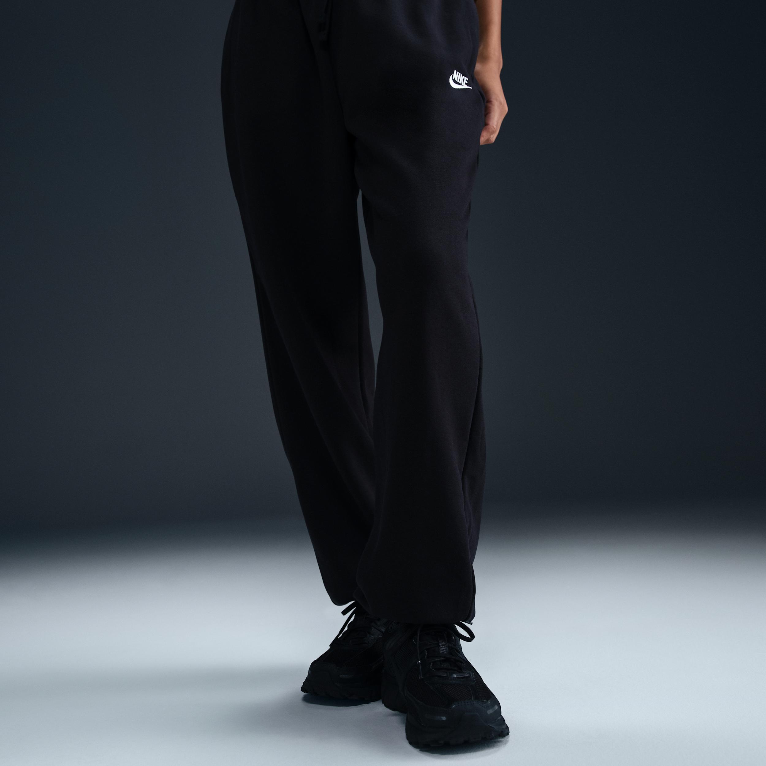 Women's Nike Sportswear Club Fleece Mid-Rise Oversized Sweatpants Product Image