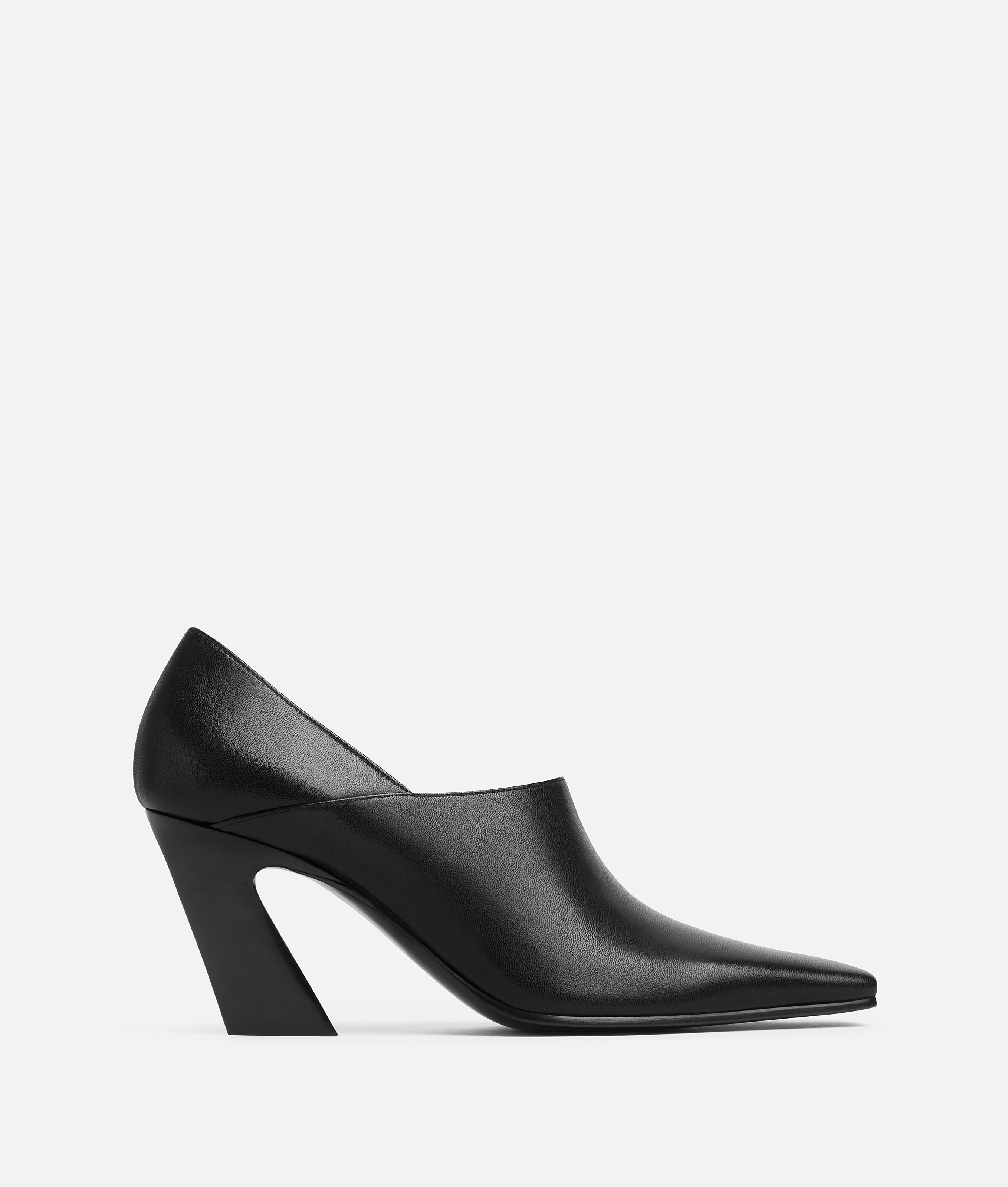 BOTTEGA VENETA Lewis Pump In Black Product Image