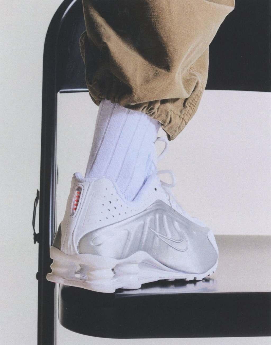 Nike Shox R4 sneakers in white and silver Product Image