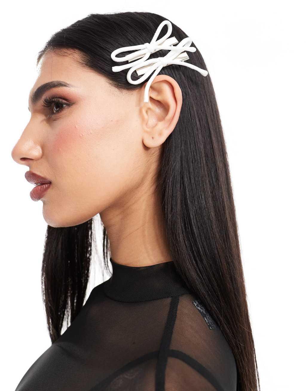 Kaiia bow hairclips in white Product Image