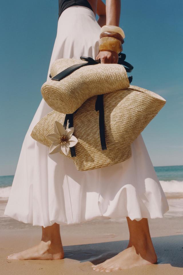 BASKET SHOULDER BAG WITH FLOWER Product Image