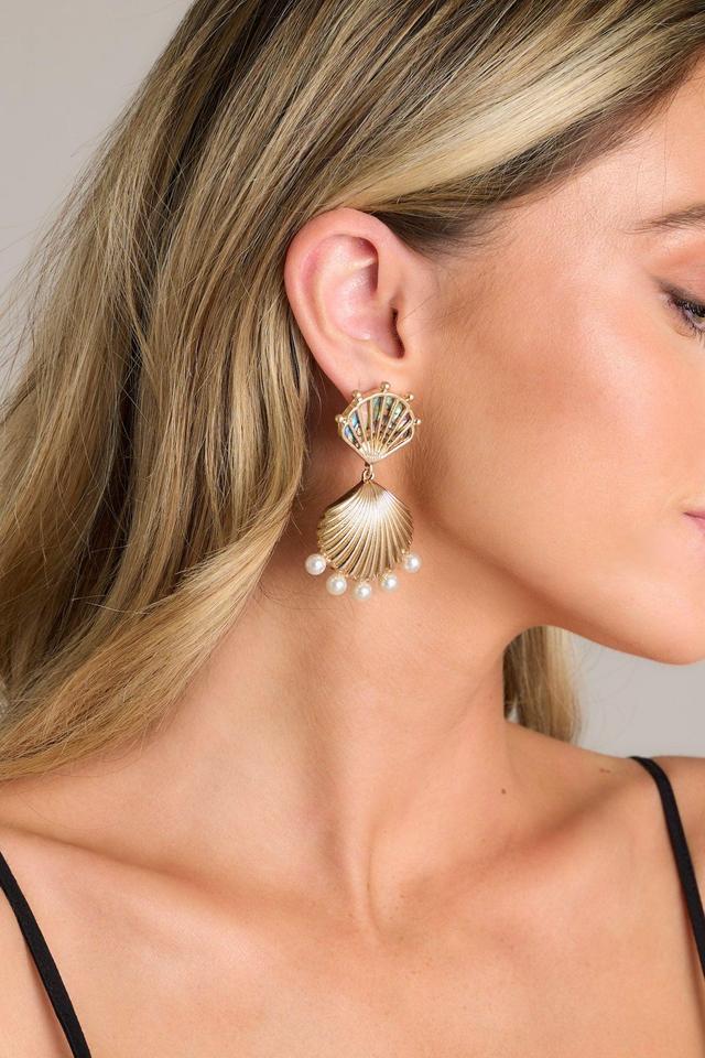 Seashell Radiance Gold Drop Earrings Product Image