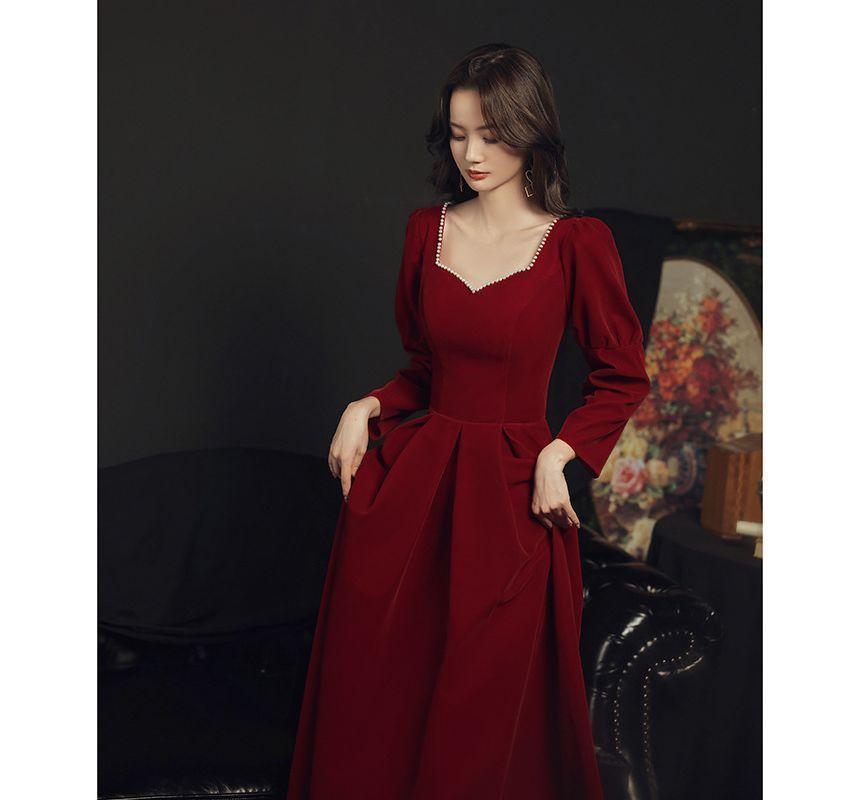 Long-Sleeve Sweetheart Neck Plain Faux Pearl Pleated Velvet A-Line Evening Gown Product Image