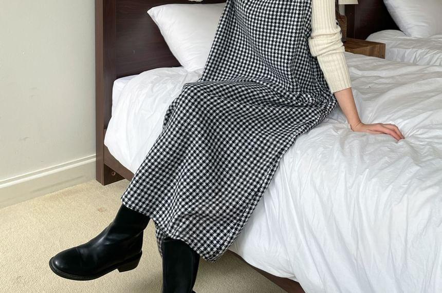 Sleeveless Check Midi Dress Product Image