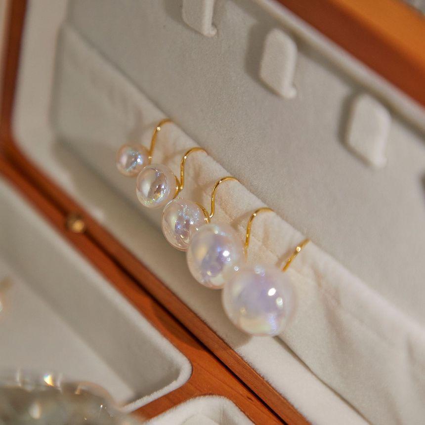 Faux Pearl Stud Earring / Clip-On Earring Product Image