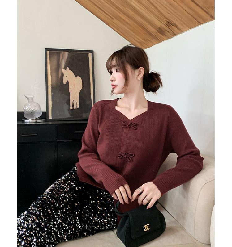 Long Sleeve V-Neck Plain Frog Closure Ribbed Knit Top Product Image