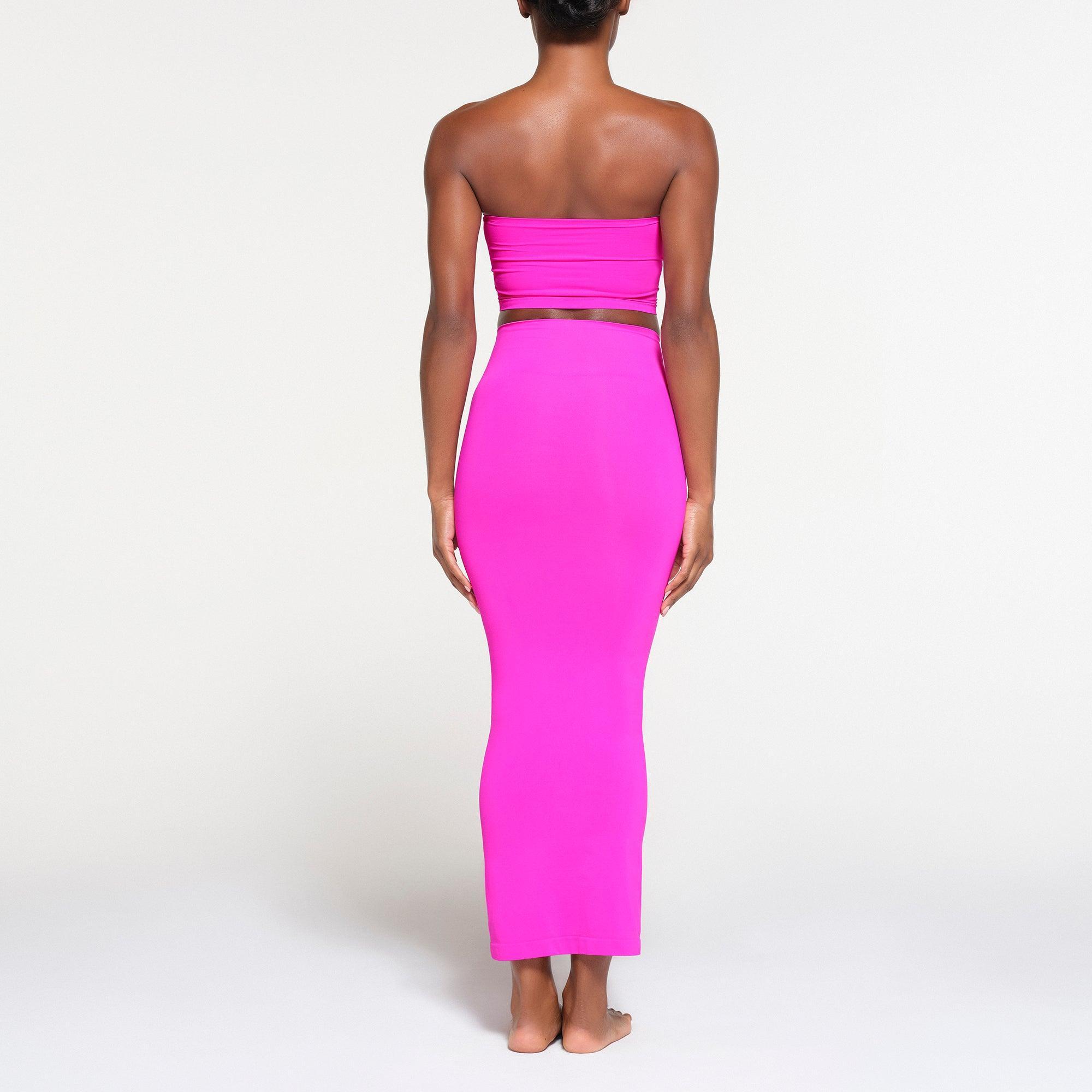 SOFT SMOOTHING SEAMLESS LONG TUBE SKIRT | FUCHSIA Product Image