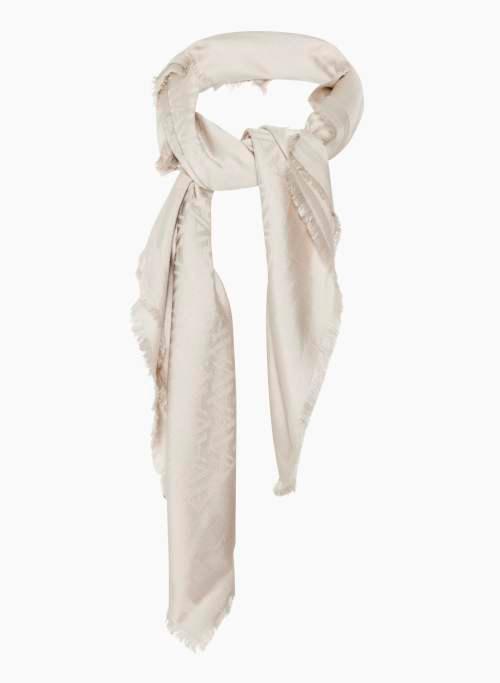 stately scarf Product Image