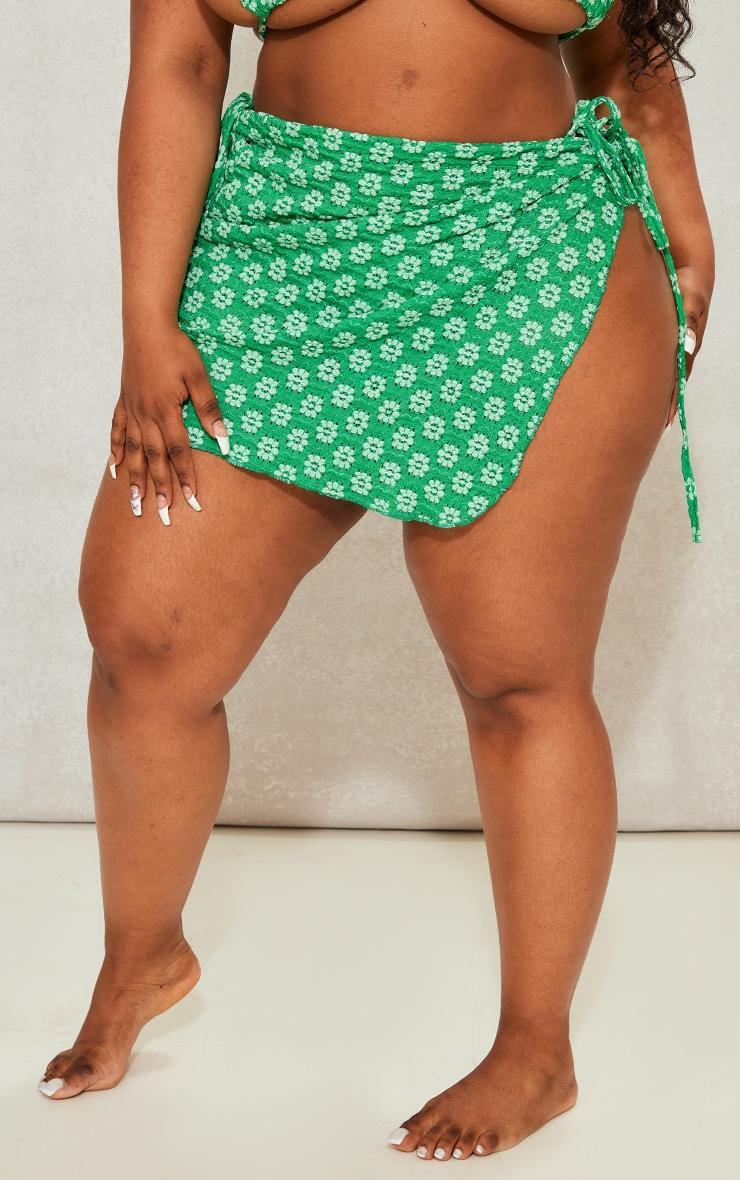 Plus Bright Green Daisy Crochet Sarong Product Image