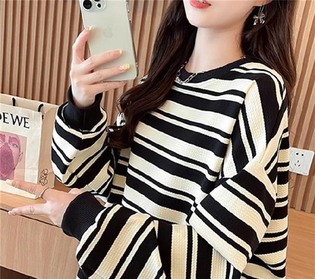 Round Neck Striped Oversized Sweatshirt Product Image