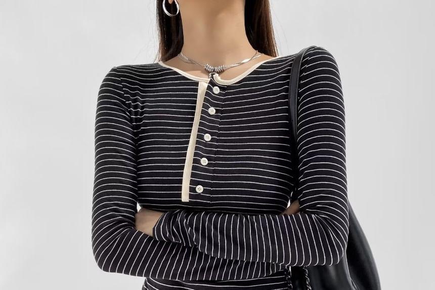 Long Sleeve Henley Neck Plain Ruched Cropped T-Shirt Product Image