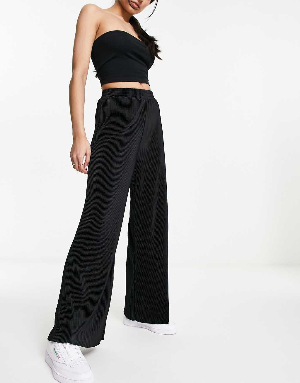 Urban Revivo plisse pants in black product image