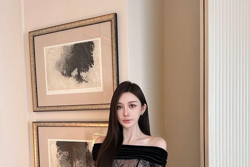 Long-Sleeve Off-Shoulder Velvet Panel Lace Slim Fit Crop Top Product Image