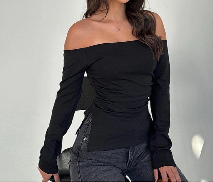 Long Sleeve Off-Shoulder Plain Slit Slim-Fit Crop Top Product Image