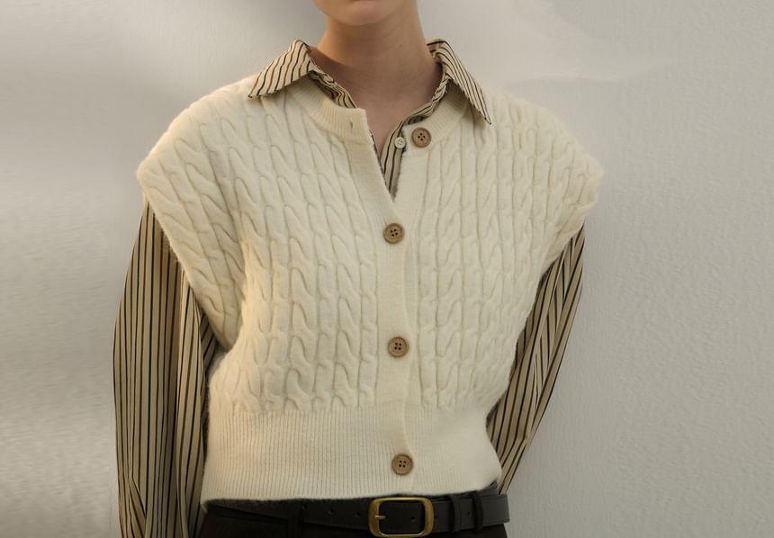 Round Neck Plain Cable Knit Sweater Vest Product Image