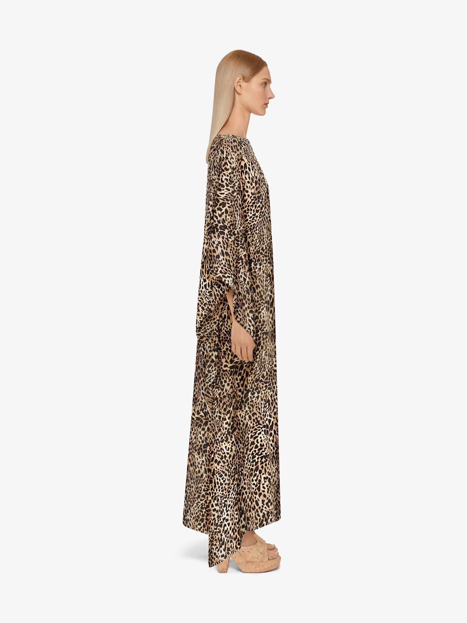 Kaftan in silk with leopard print Product Image