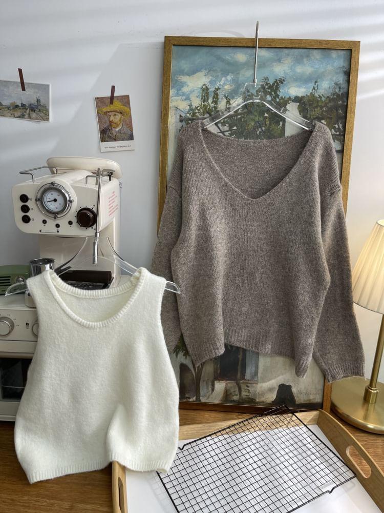 Set: Scoop Neck Plain Knit Crop Tank Top + V-Neck Sweater Product Image