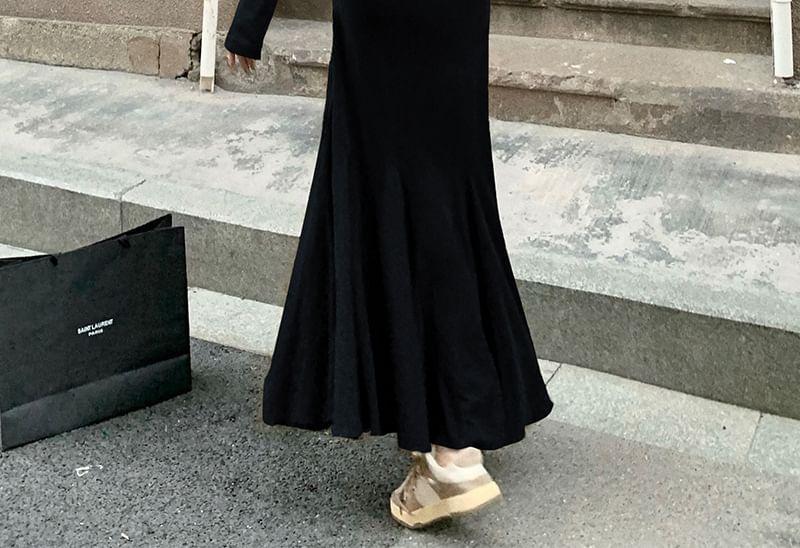 Long-Sleeve Scoop Neck Plain Maxi Mermaid Dress Product Image