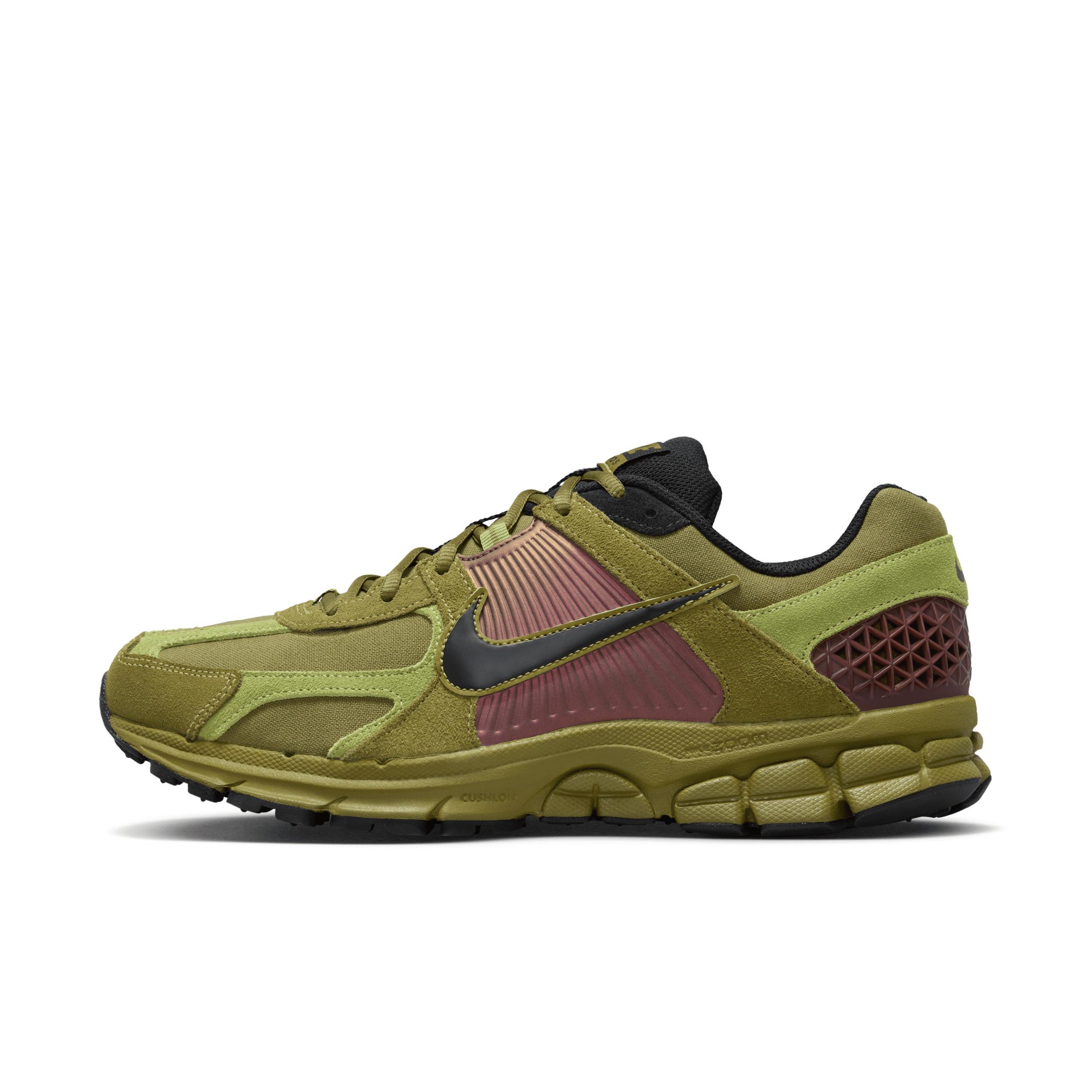 Nike Men's Zoom Vomero 5 Shoes Product Image