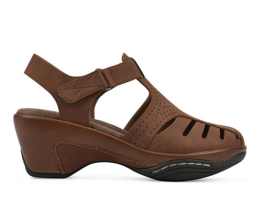 Women's White Mountain Vie Clogs Product Image