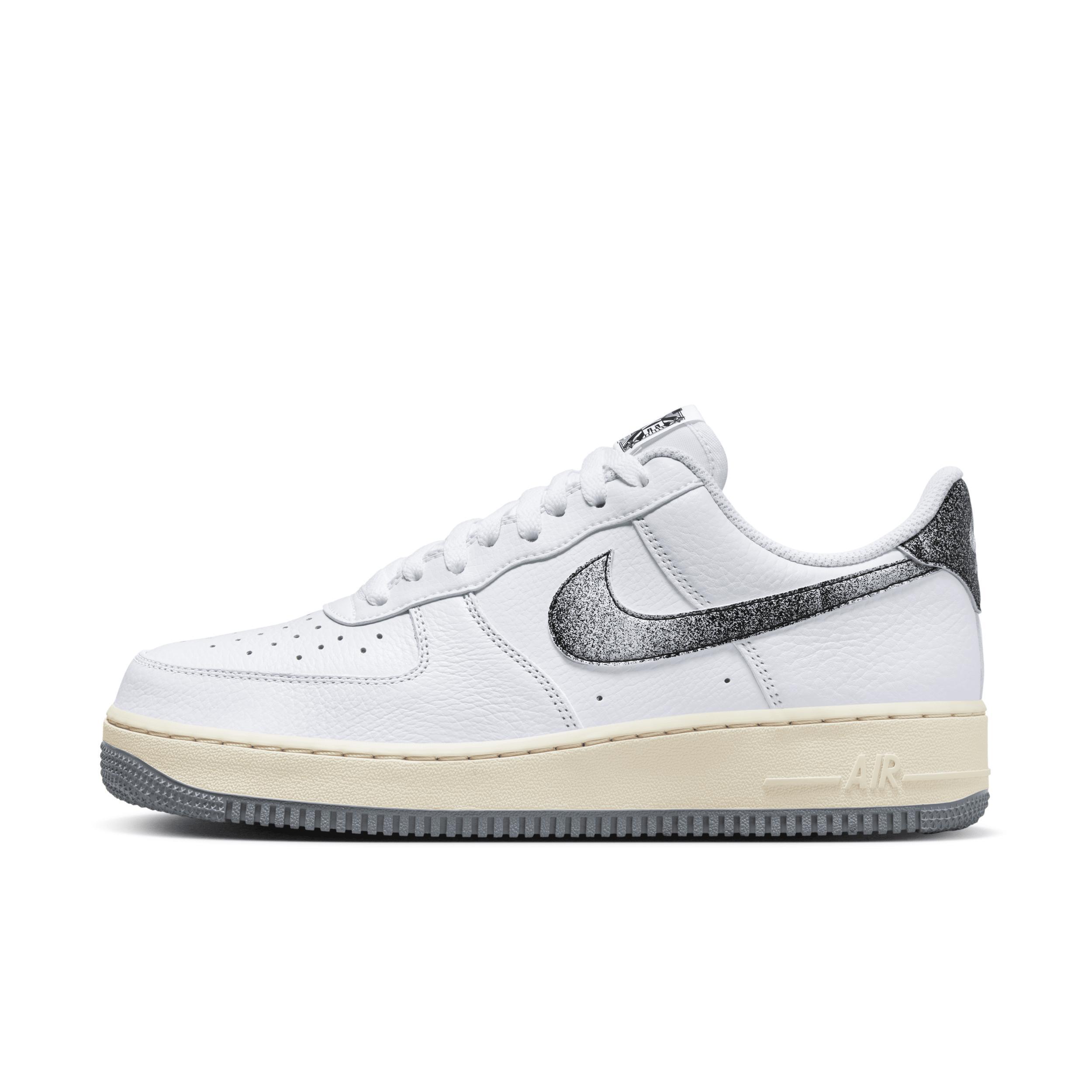 Nike Men's Air Force 1 '07 LX Shoes Product Image