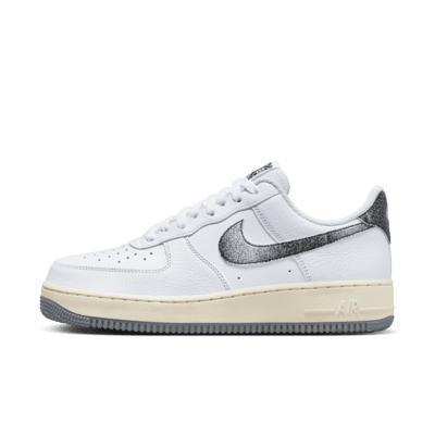 Nike Mens Air Force 1 07 LX Shoes Product Image