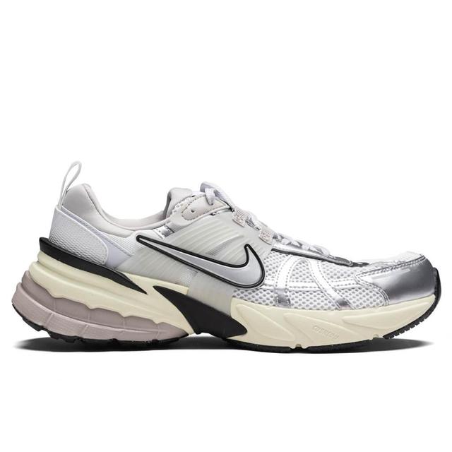 V2K Run - Summit White/Metallic Silver Male Product Image