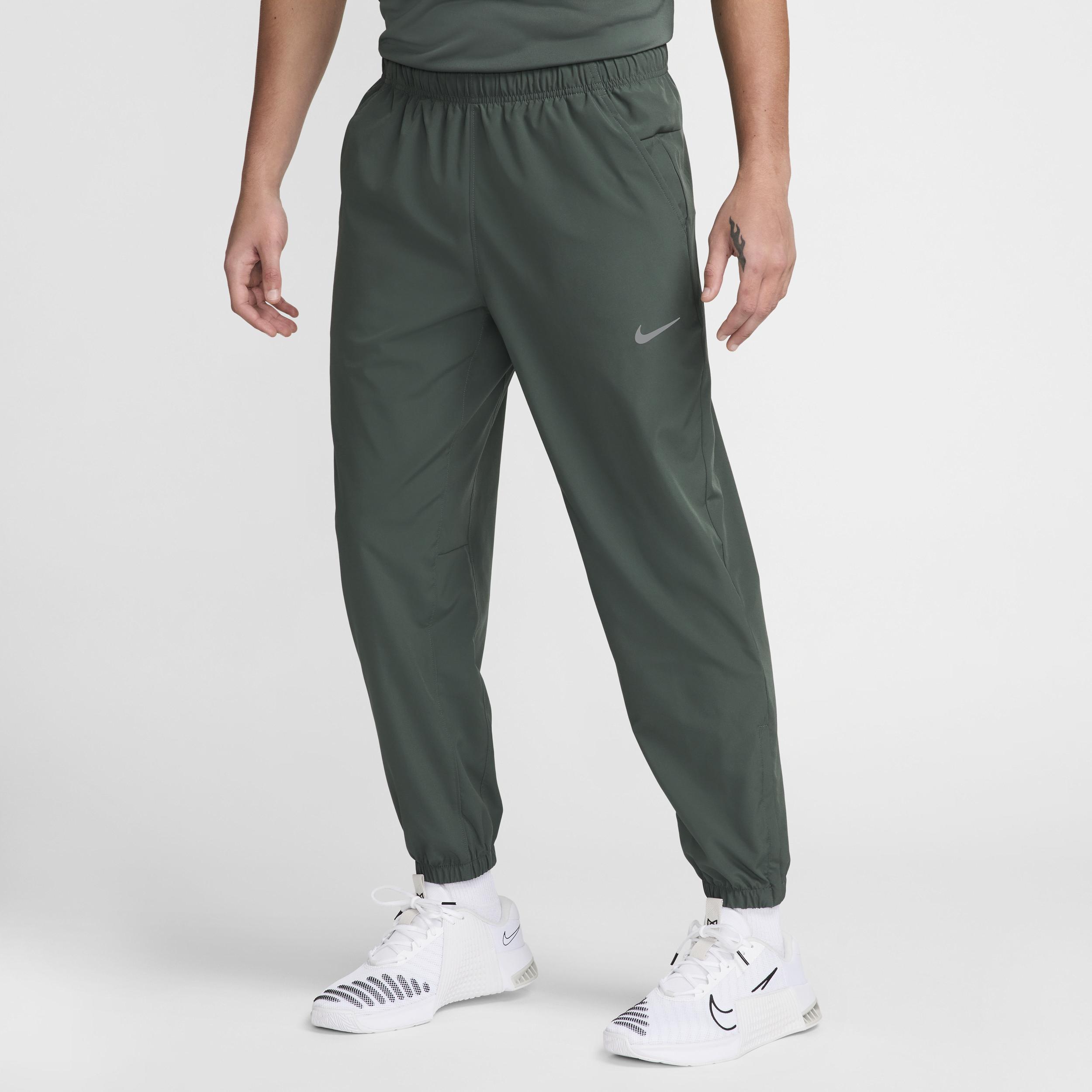 Nike Men's Form Dri-FIT Tapered Versatile Pants Product Image