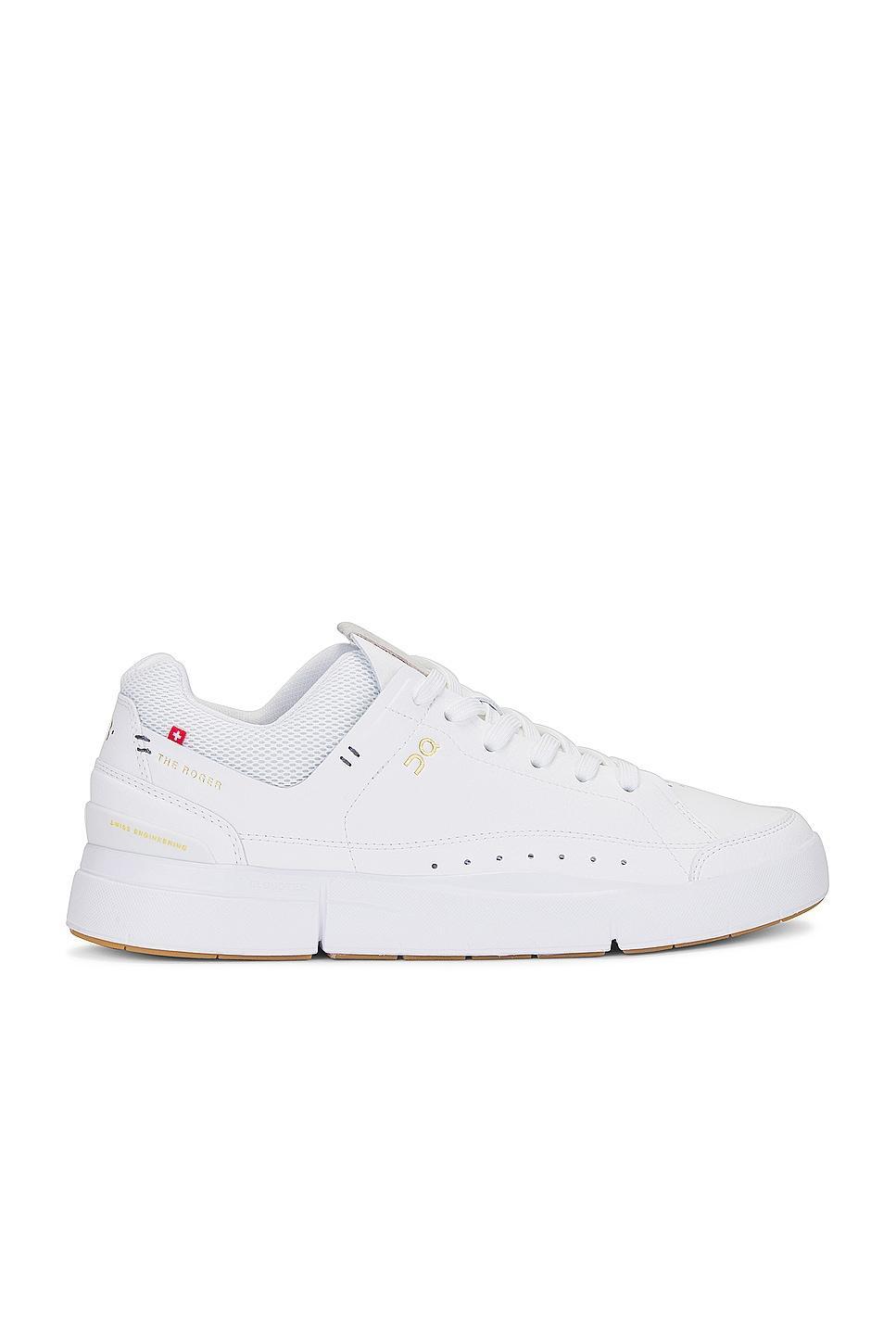 On The Roger Centre Court Sneaker in White. Size 10, 10.5, 11, 11.5, 12, 12.5, 13, 7.5, 8, 8.5, 9, 9.5. Product Image