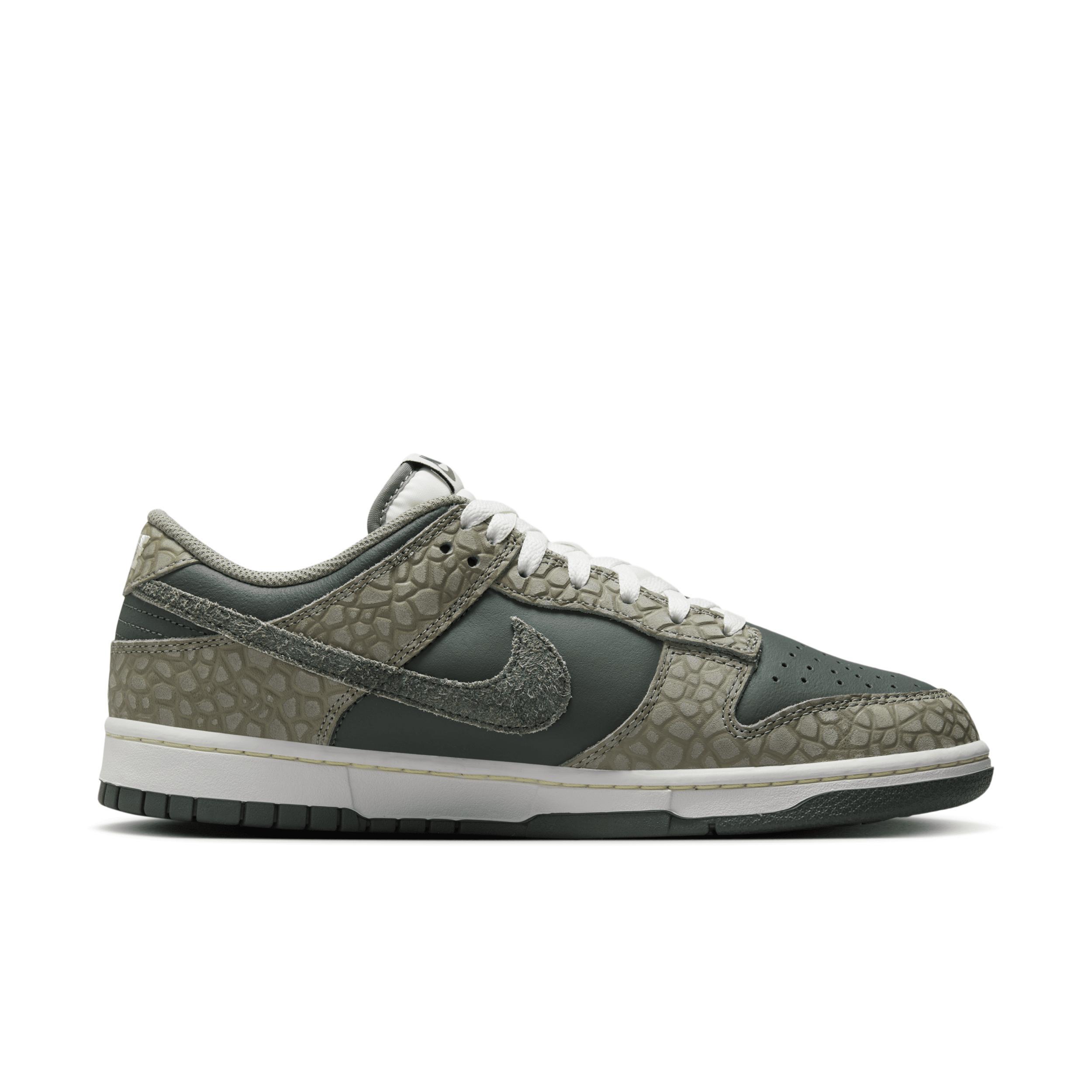 Nike Men's Dunk Low Retro Premium Shoes Product Image