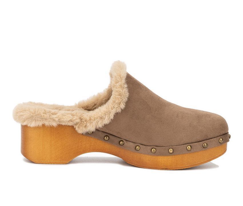 Women's New York and Company Wynna Clogs Product Image