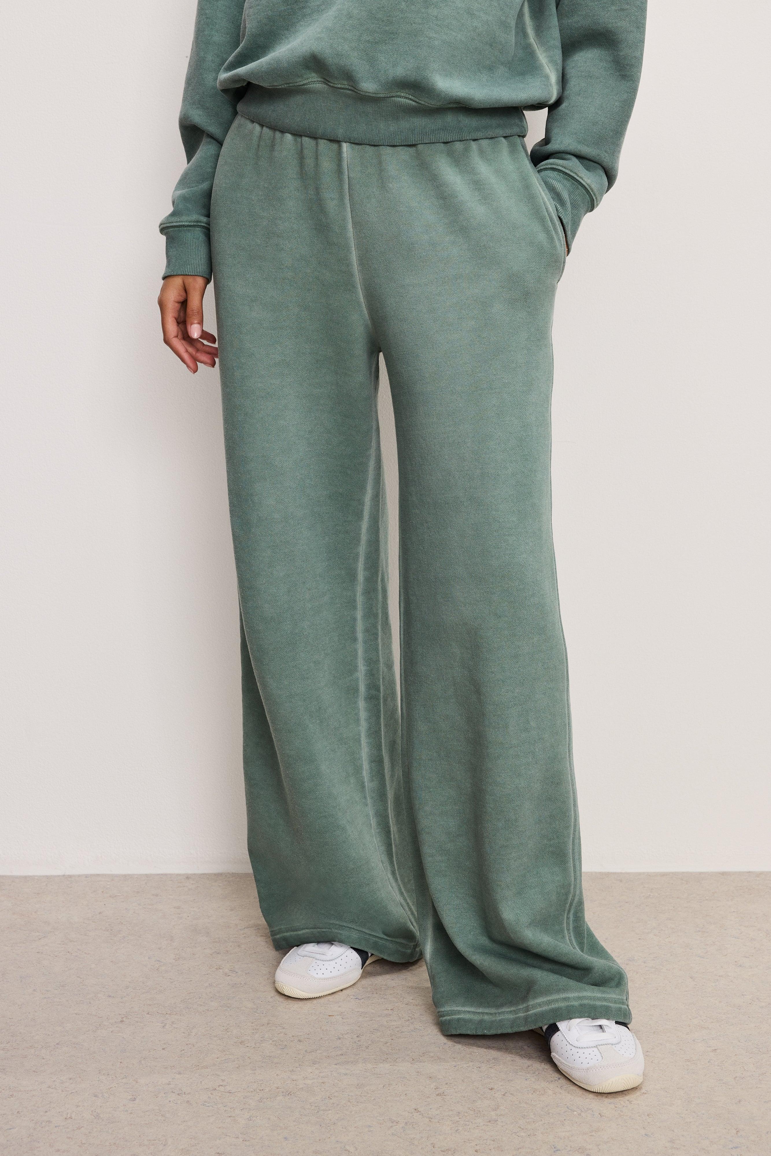 BRUSHED FLEECE WIDE LEG SWEATPANTS | WASHED FATIGUE GREEN001 Product Image