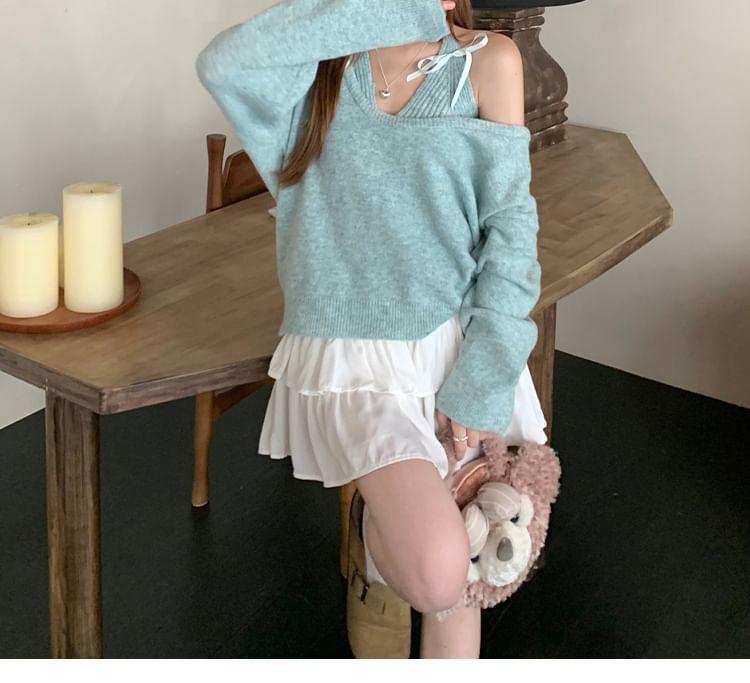 Halter V-Neck Bow Accent Crop Knit Top / Off-Shoulder Sweater Product Image