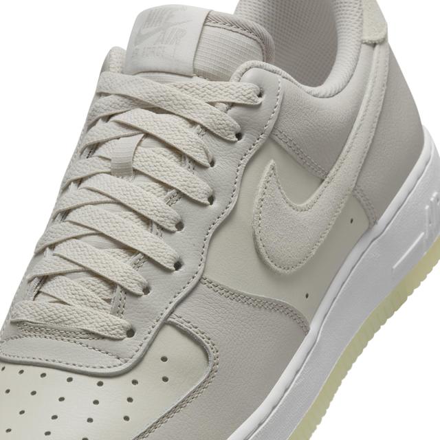 Nike Men's Air Force 1 '07 LV8 Shoes Product Image