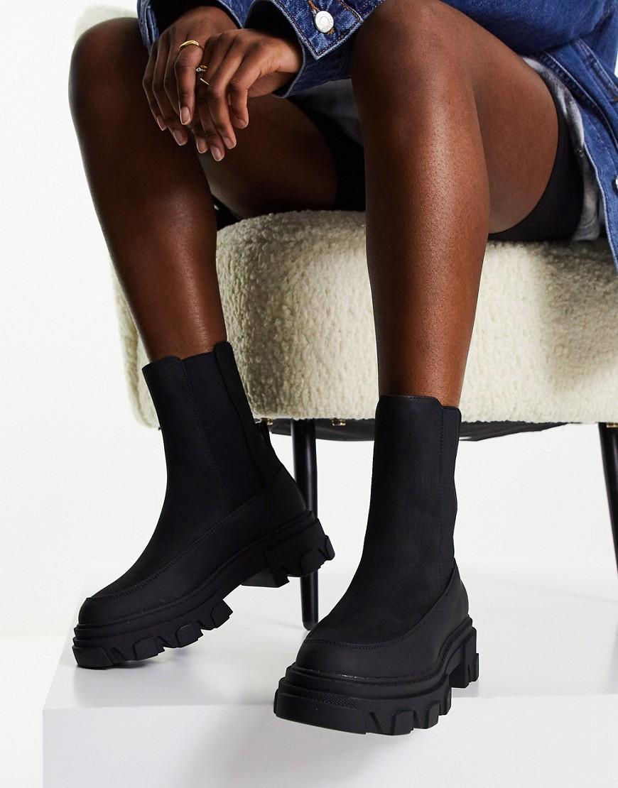 Only chunky sole pull on boots in black  product image