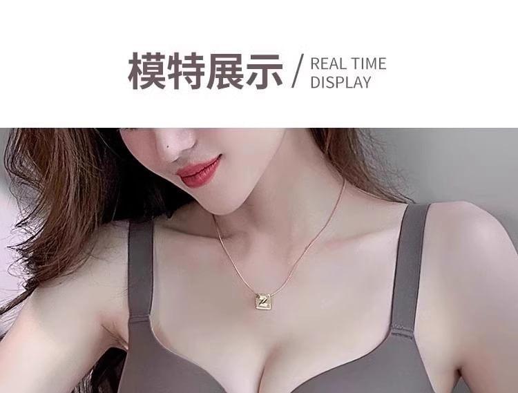 V-Neck Seamless Bra Product Image